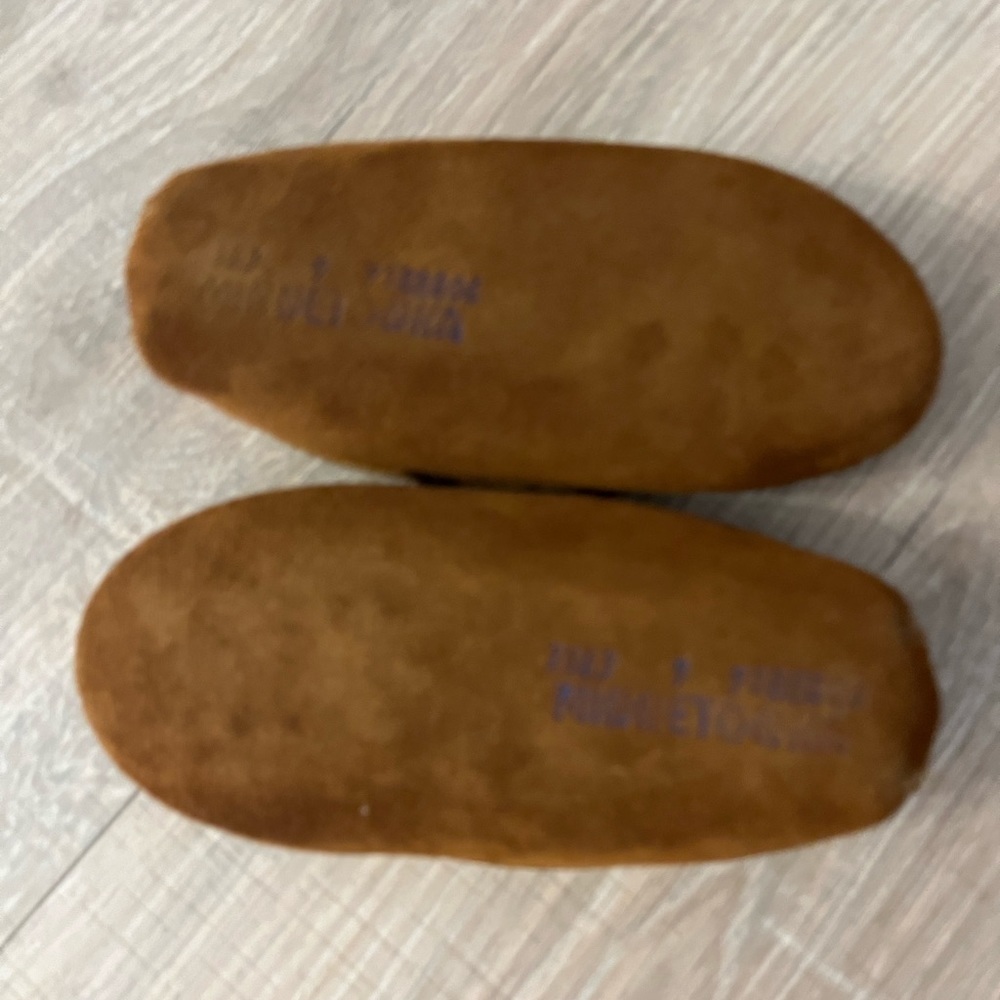 Minnetonka Moccasins Youth 9 - Picture 5 of 5